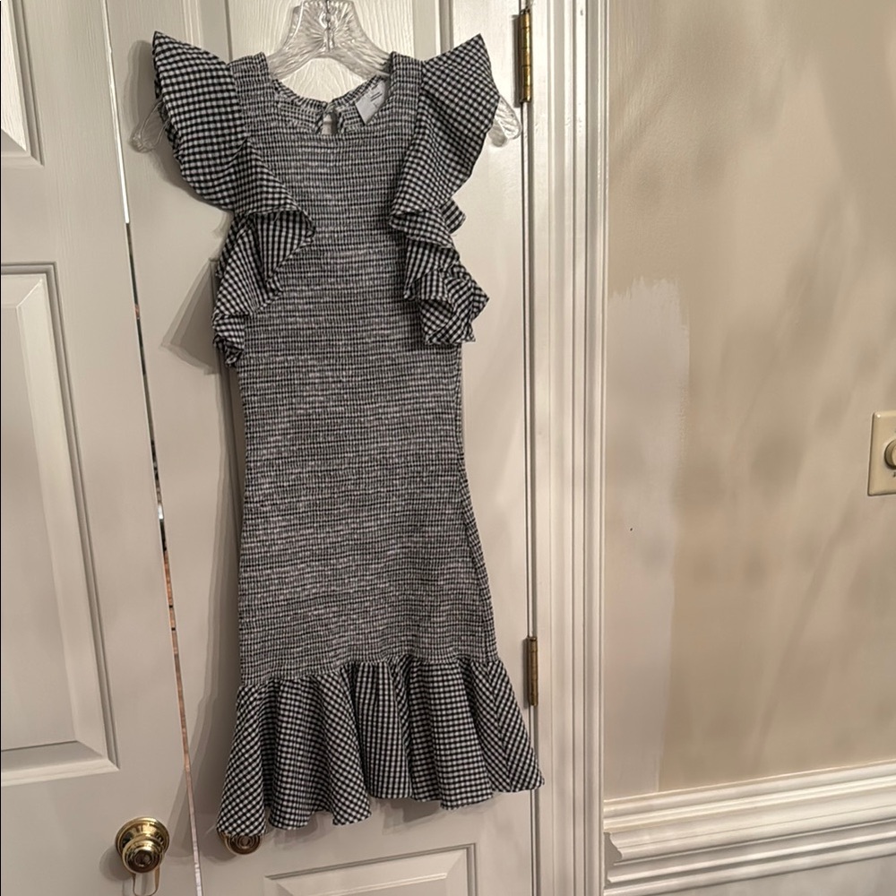 Blk and white check Dress with Flutter Sleeves and Crew Neck
